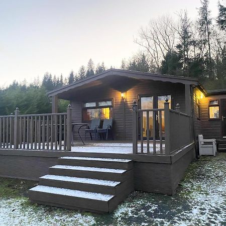 Stunning 4-Bedroom Cabin With Hot Tub In Beattock! Zewnętrze zdjęcie