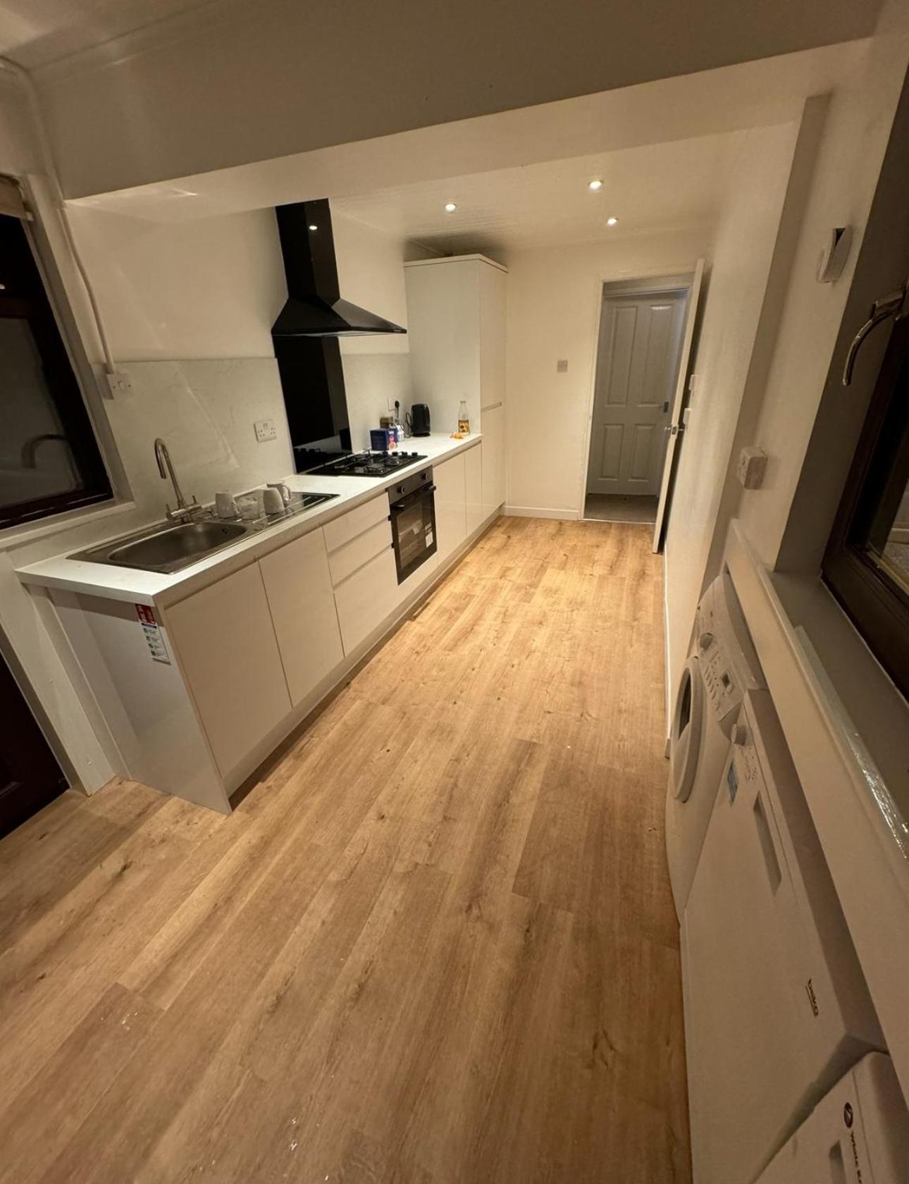 Stunning 4-Bedroom Cabin With Hot Tub In Beattock! Zewnętrze zdjęcie